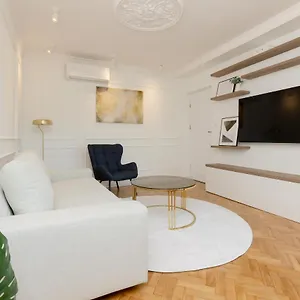 In The Centre Of By Renters Apartament